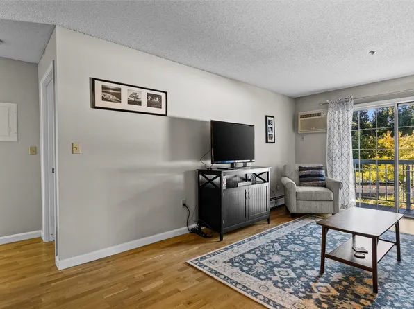 490 River Road #13, Manchester, NH 03104