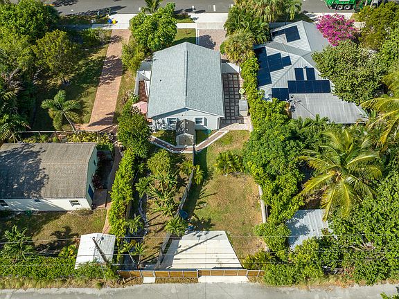 5th image of 727 SE 2nd Avenue