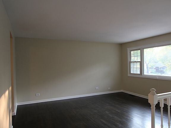 3rd image of 1003 Carlton Ln