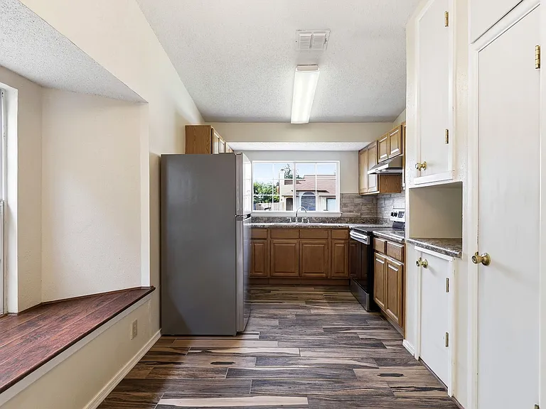 9707 Valley Crst — Photo 7