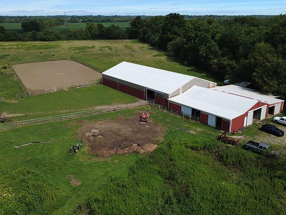 2nd image of 548 Amity Rd