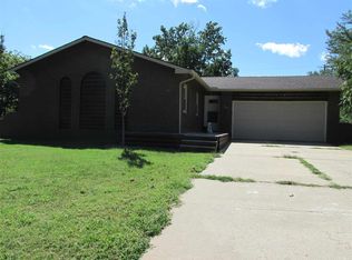 441 S 3rd Ave, Clearwater, KS 67026