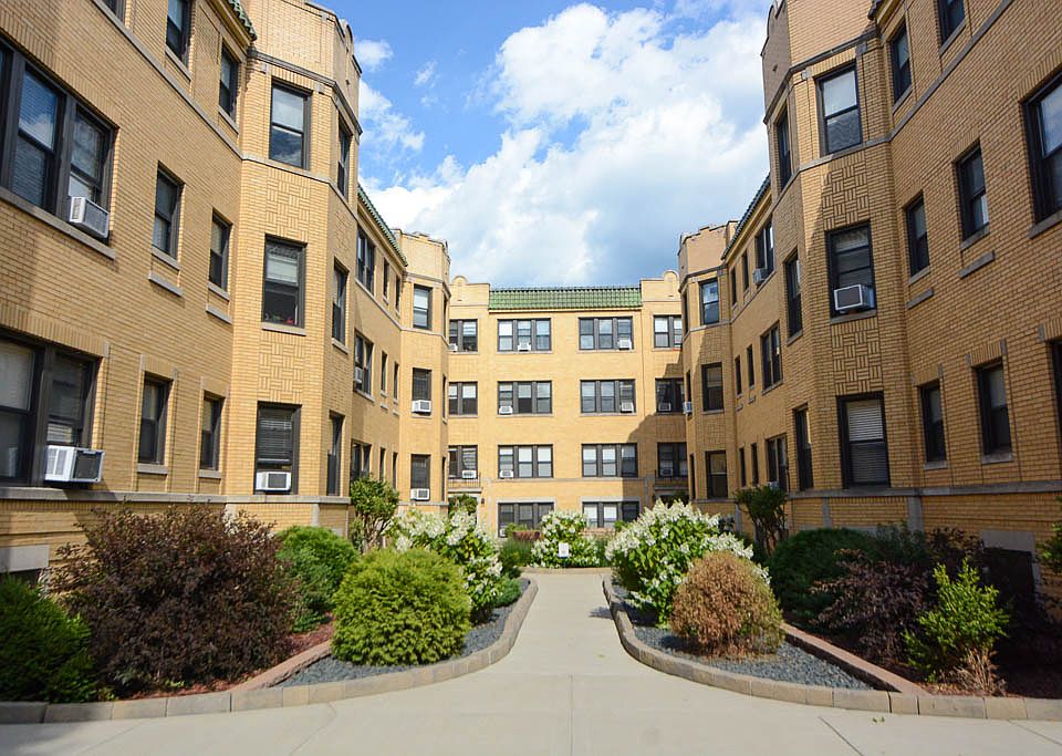 1st image of 2325 N Rockwell St APT 1B