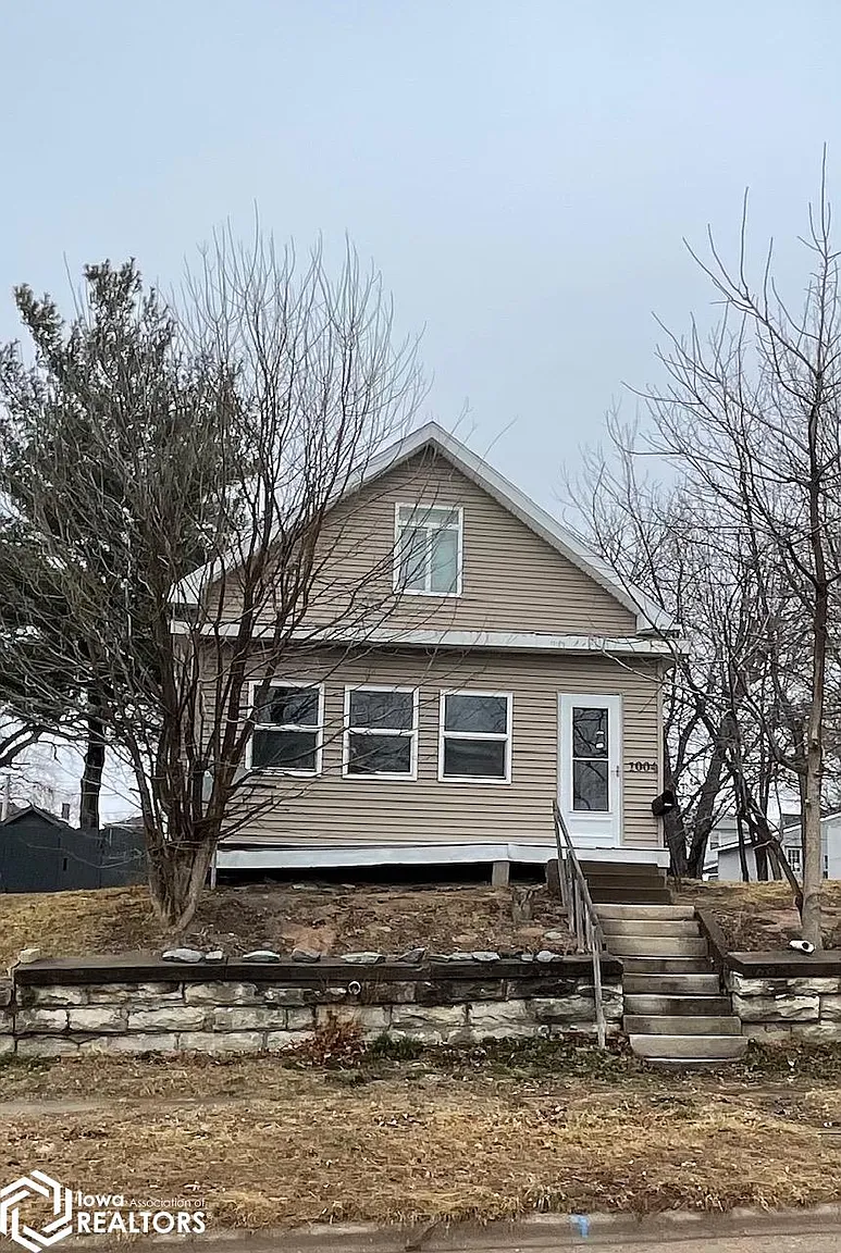 1004 Spring St photo 1