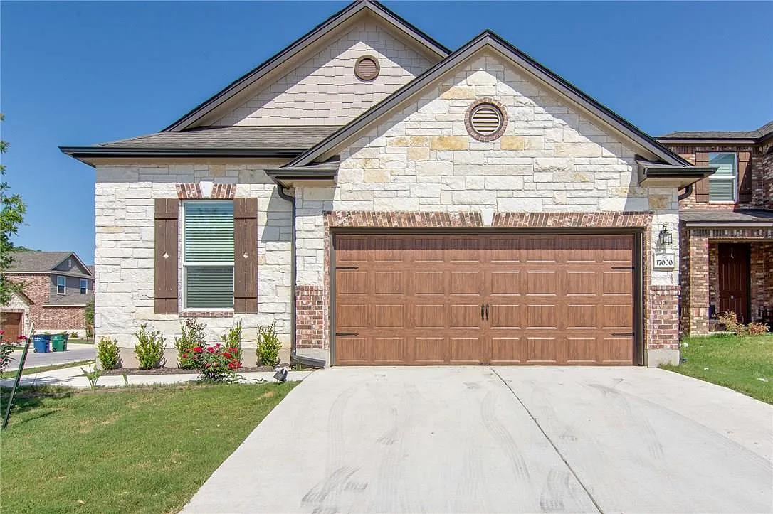 4 bed, 2.0 bath, 1892 sqft, $2,200 — Photo 1