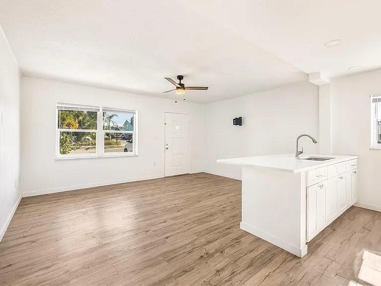 212 S Daytona Ave #1 — Photo 9