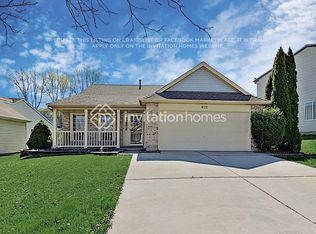 671 Dover Dr, Elgin, IL 60120