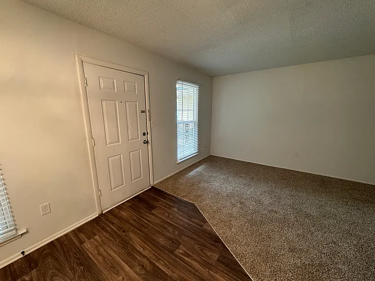 Carolina Crossing Apartments — Photo 9