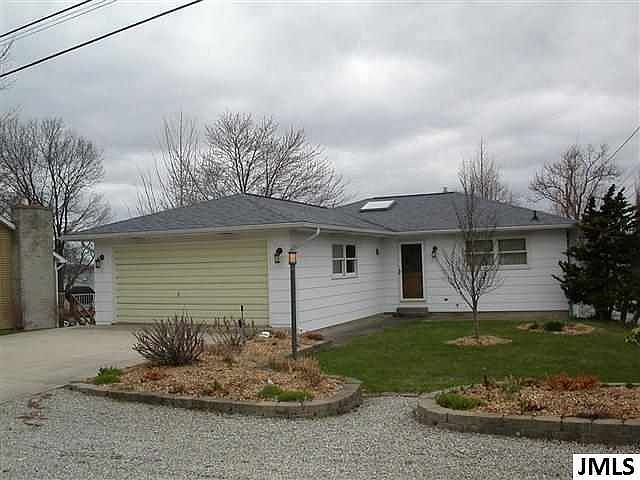 1st image of 140 Hawthorne Dr