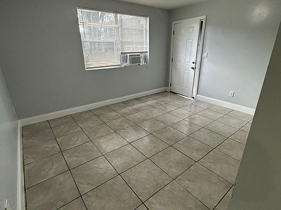 5th image of 2100 Palafox St #2
