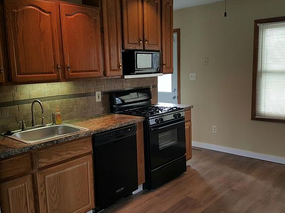 3rd image of 706 8th Street Pl SE