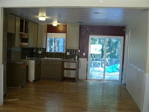 3rd image of 2260 Peacock Dr