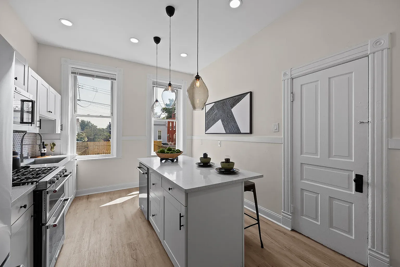 5 bed, 3476 sqft, $3,800 — Photo 4
