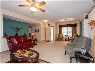 5th image of 838 E Southcrest Dr
