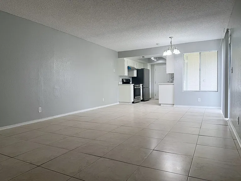 3219 Denver Ave — Photo 6