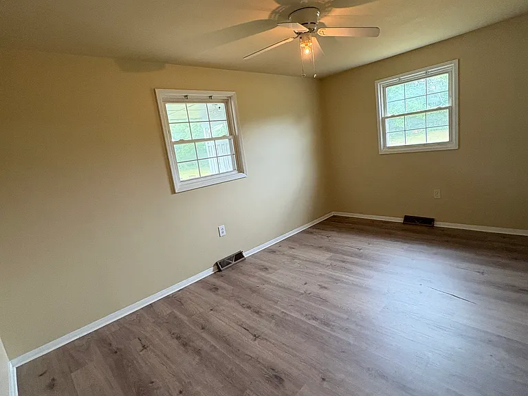 121 Woodgate Cir — Photo 11
