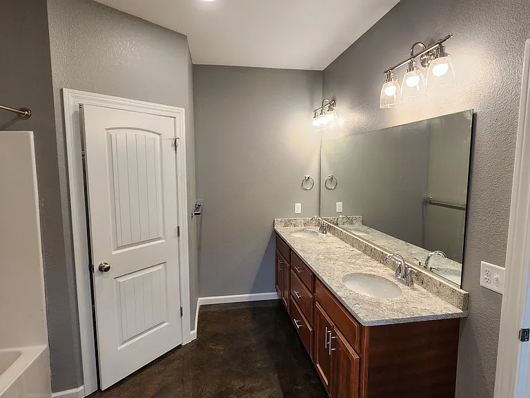 2204 Everett Dr — Photo 14
