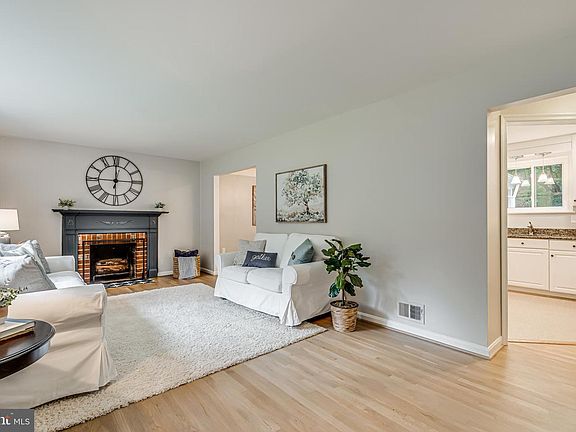 3rd image of 5100 Pommeroy Dr
