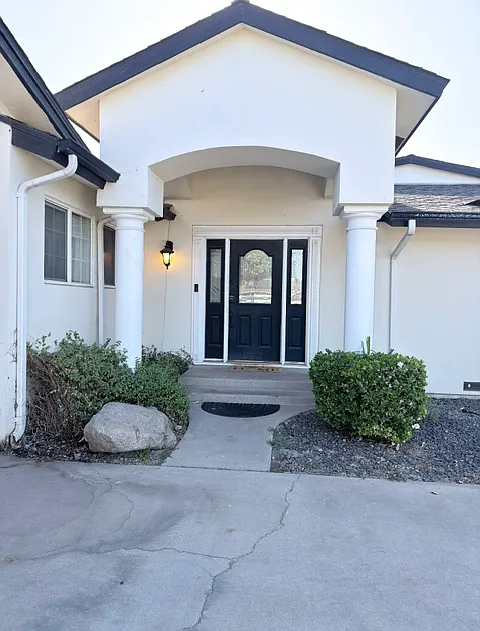 3 bed, 1909 sqft, $2,695 — Photo 3