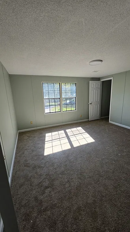 3 bed, 2.0 bath, 1848 sqft, $1,000 — Photo 4