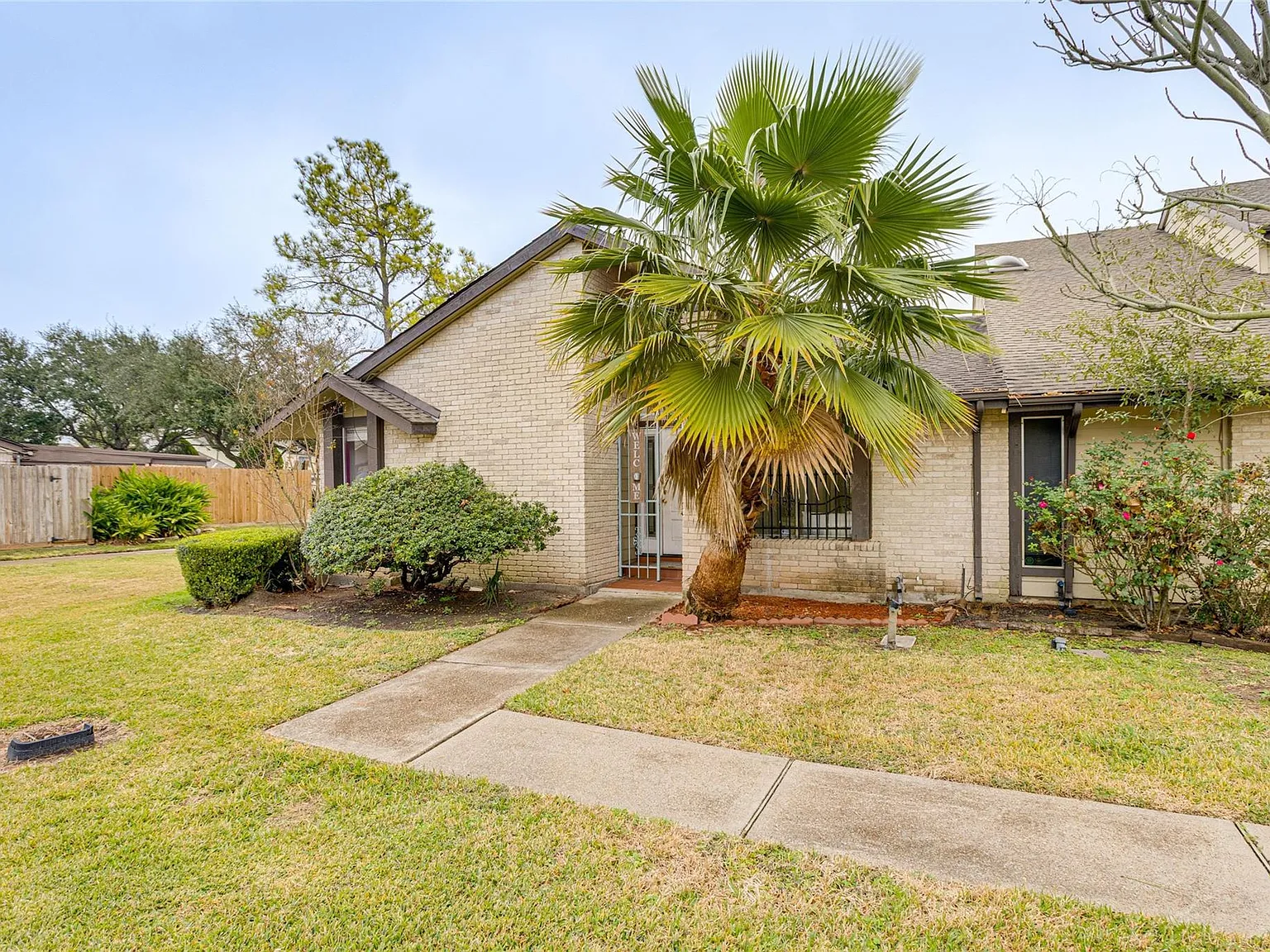 3 bed, 2.0 bath, 1550 sqft, $2,000 — Photo 3