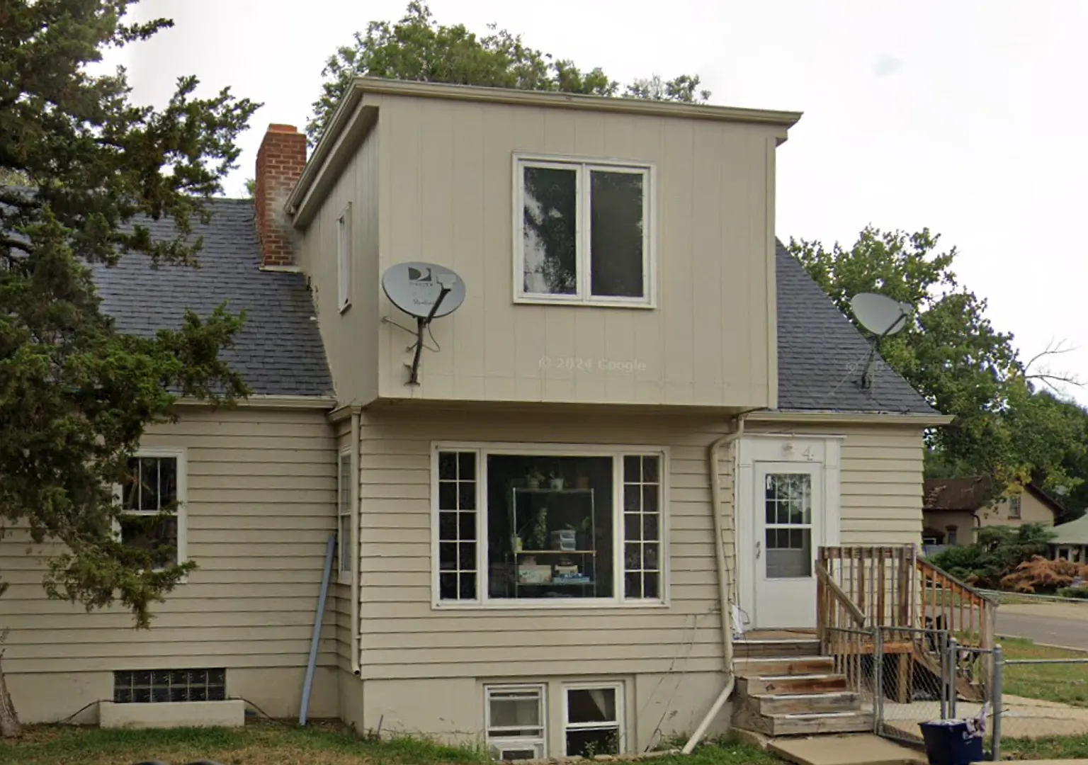 4 5th St W — Photo 1