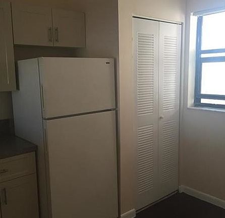 3rd image of 9846 Nob Hill Ln