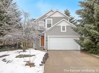 5974 Autumn Crest Dr SE, Kentwood, MI 49512