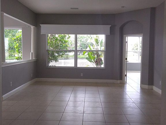 East Side Family Room facing Back Yard & Lake