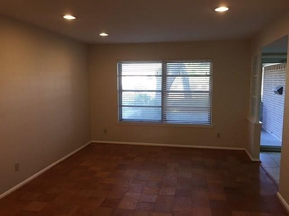 3rd image of 11925 Sunland St