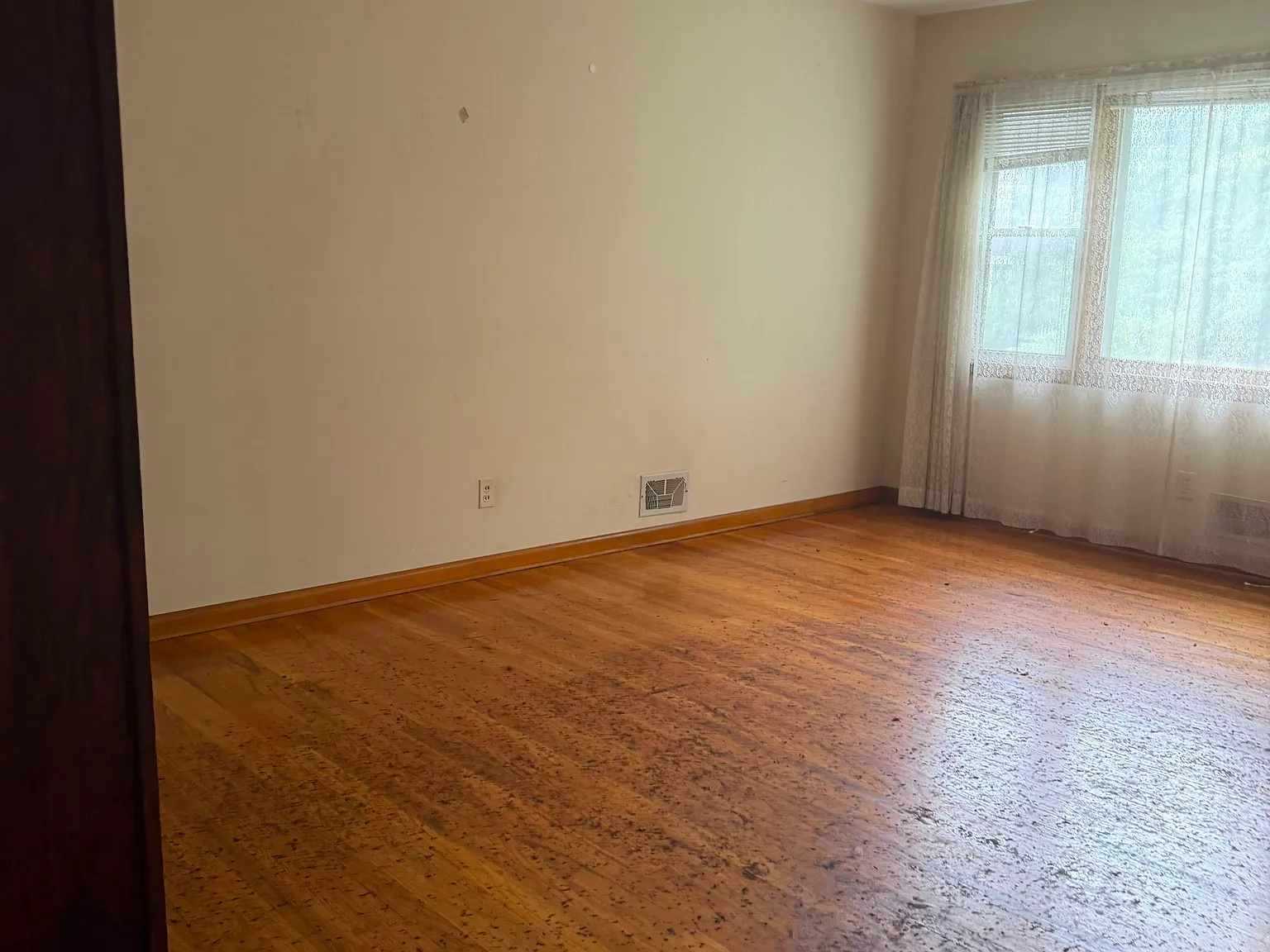 3 bed, 1000 sqft, $3,600 — Photo 4