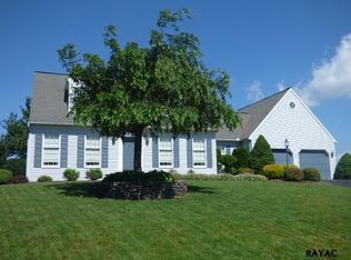 216 Navajo Dr, Red Lion, PA 17356