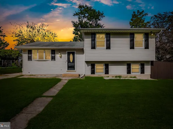 7666 Pine Haven Dr, Pasadena, MD 21122