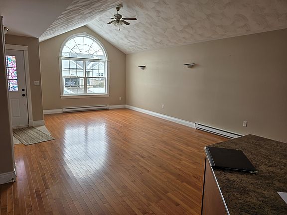 2nd image of 648 Murphy St