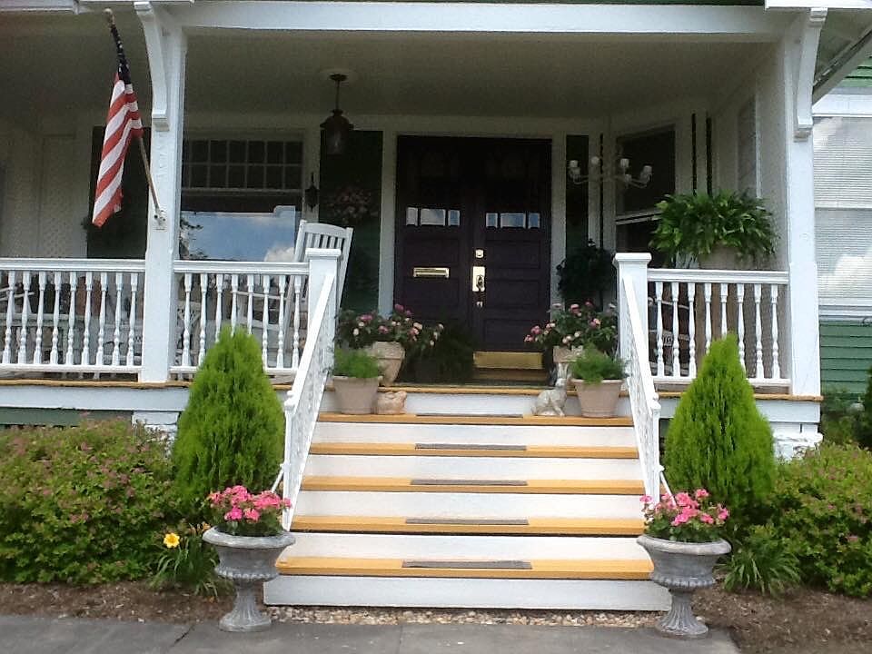 1st image of 307 W Lincoln Way