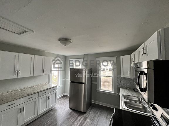 2nd image of 815 Logan St SE #2