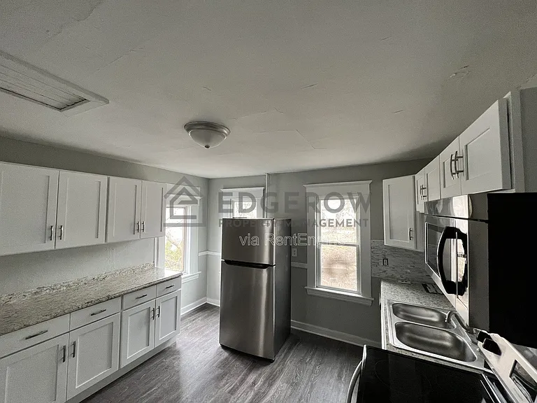 815 Logan St SE #2 — Photo 2