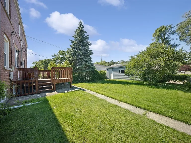 1798 Howard Ave — Photo 14