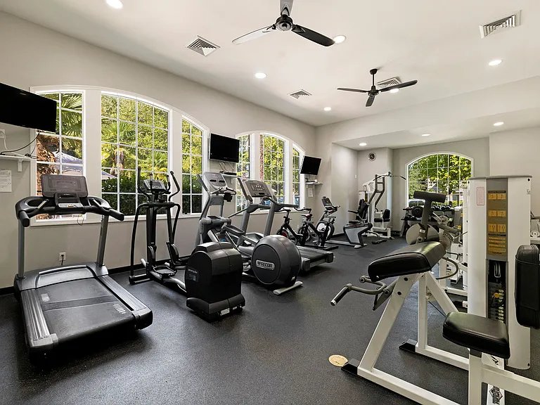 Sterling Oaks Luxury Apartments — Photo 6