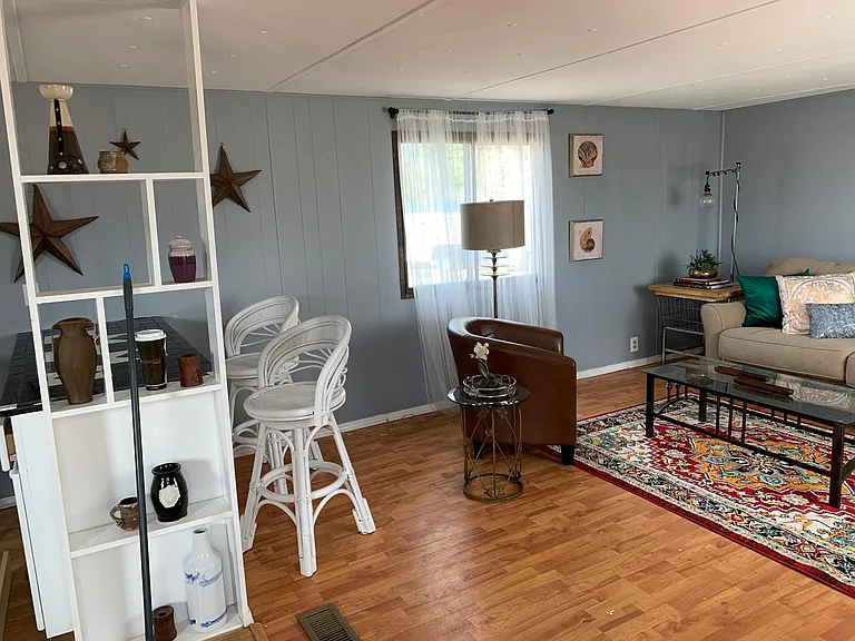 3 Redbud — Photo 4