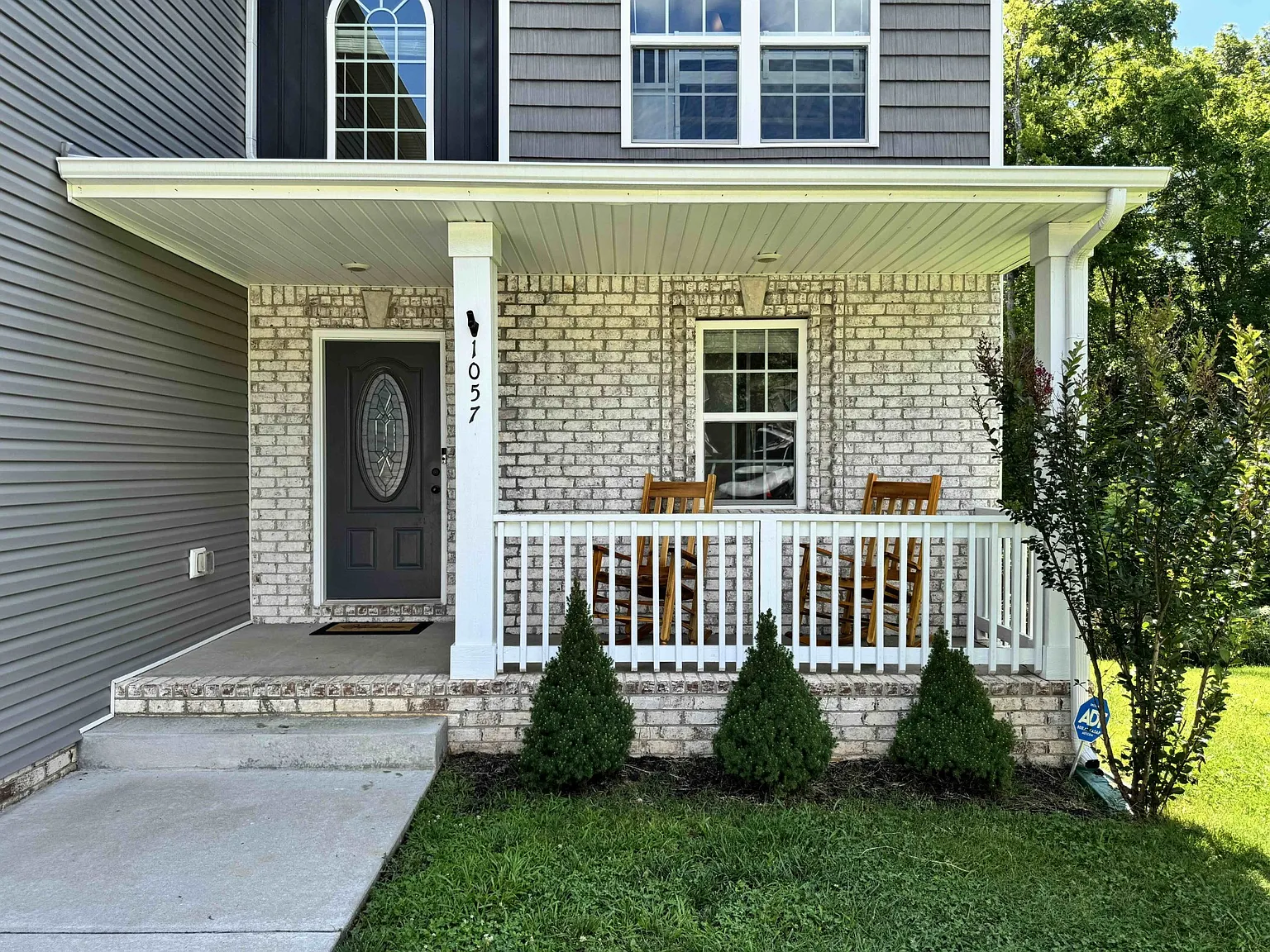 4 bed, 2338 sqft, $2,200 — Photo 2