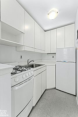 4th image of 25 W 13th St APT 4GN