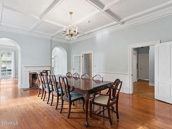 5th image of 809 Monck St