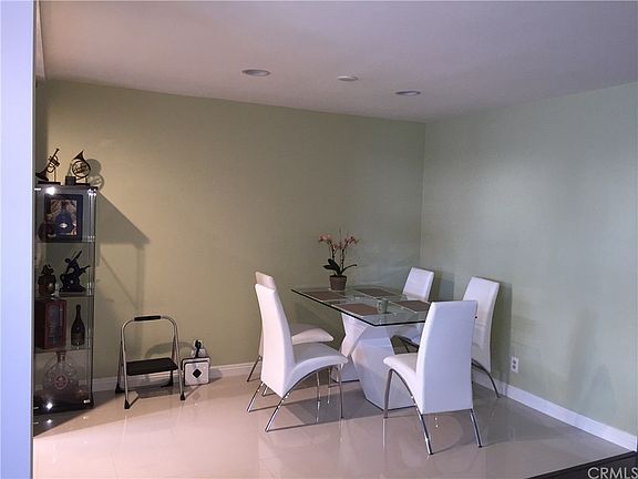 3rd image of 122 Greenbriar Ln