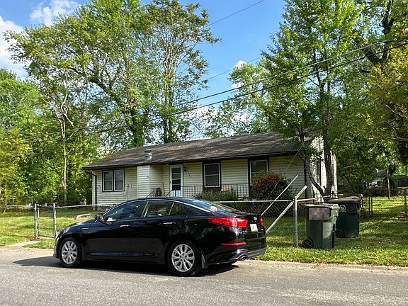 3rd image of 121 Edale Ave