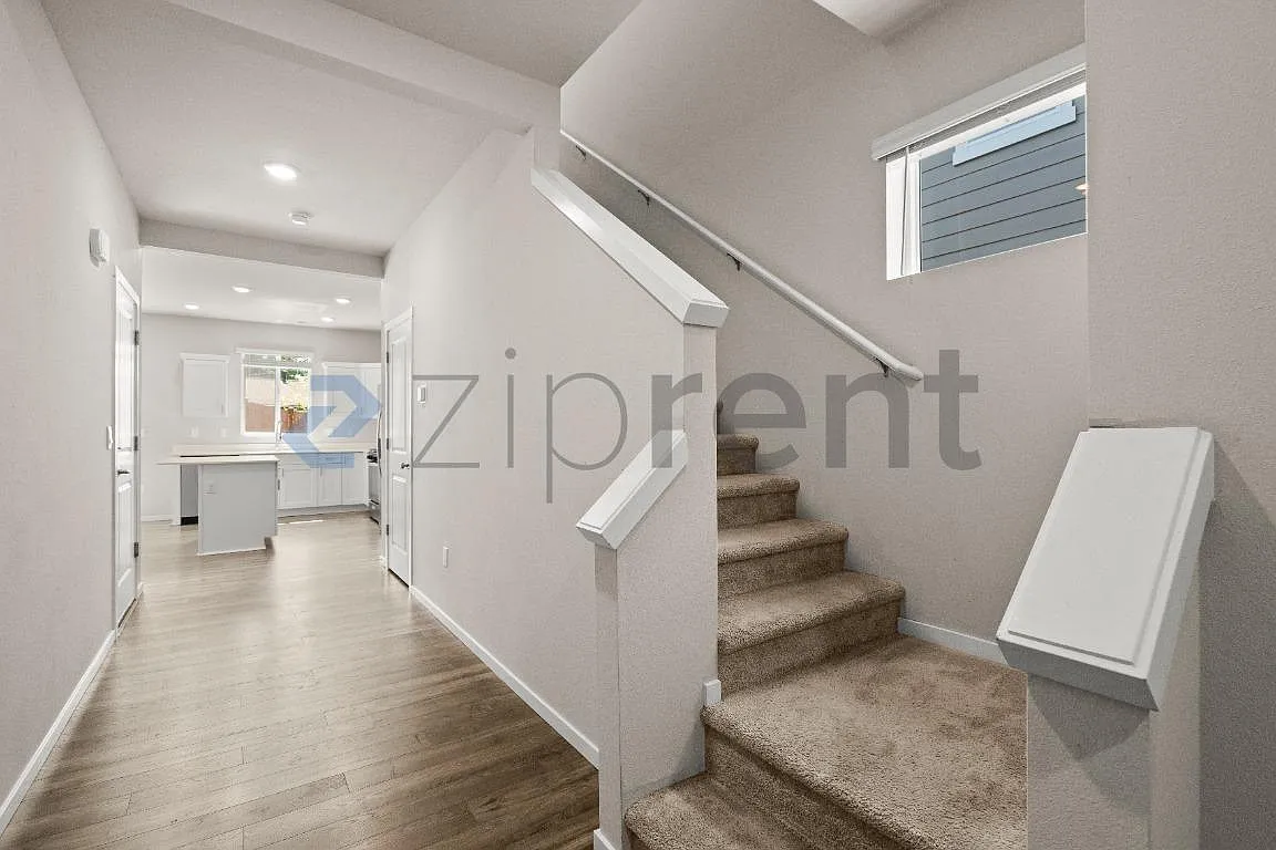 4 bed, 2.5 bath, 1742 sqft, $3,300 — Photo 3