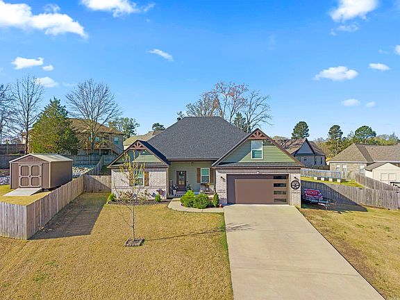 3rd image of 226 Windcrest Cir