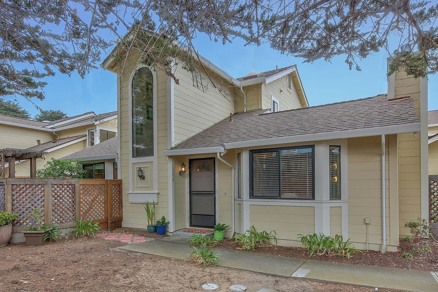 1094 Highlander Dr photo 1