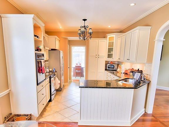 3rd image of 945 Belmere Dr