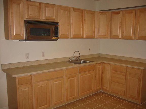 2nd image of 46043 Earle Wallace Cir #Basement
